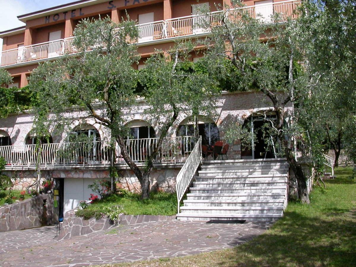Hotel San Faustino トッリ・デル・ベーナコ エクステリア 写真