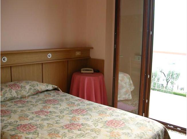 Hotel San Faustino トッリ・デル・ベーナコ エクステリア 写真